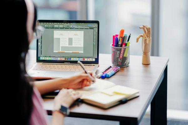 Guide pratique pour réussir son projet digital à Valence